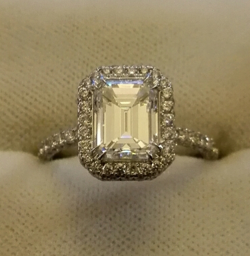 Anello diamante fidanzamento taglio smeraldo