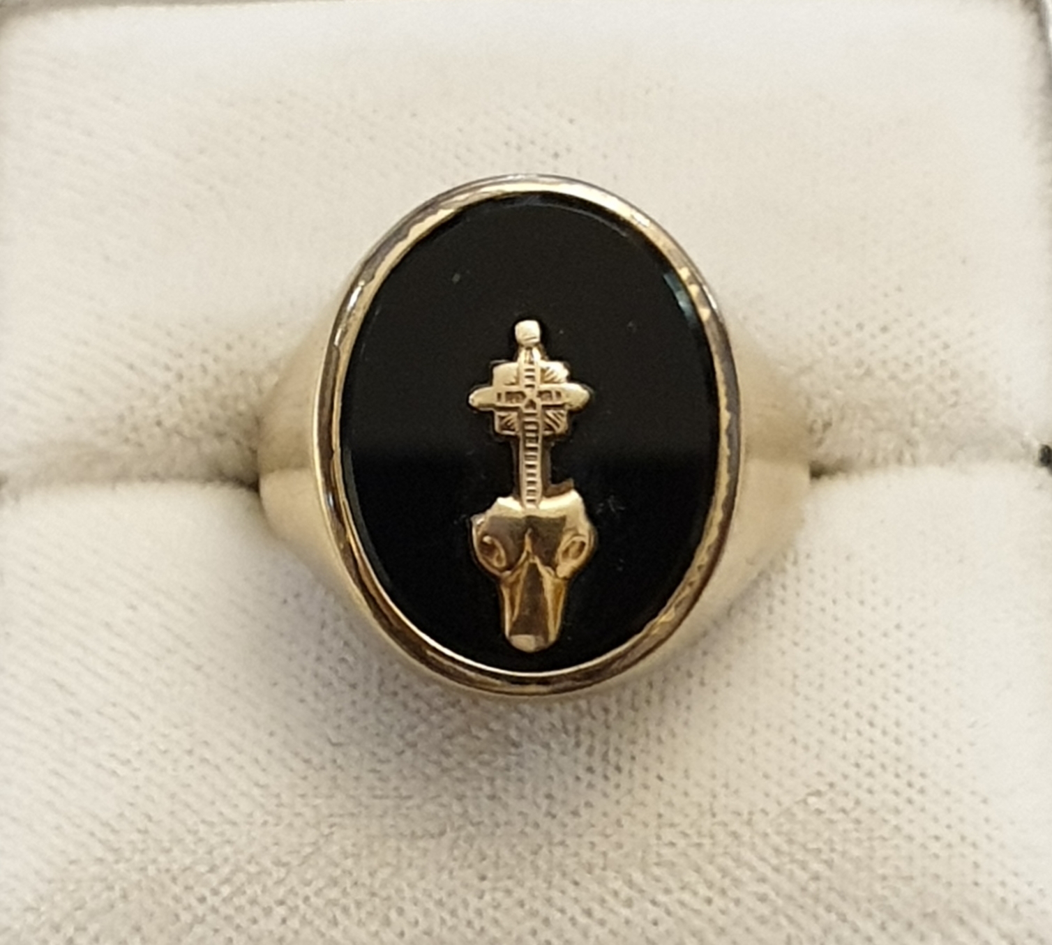 antique gold onyx ring symbol