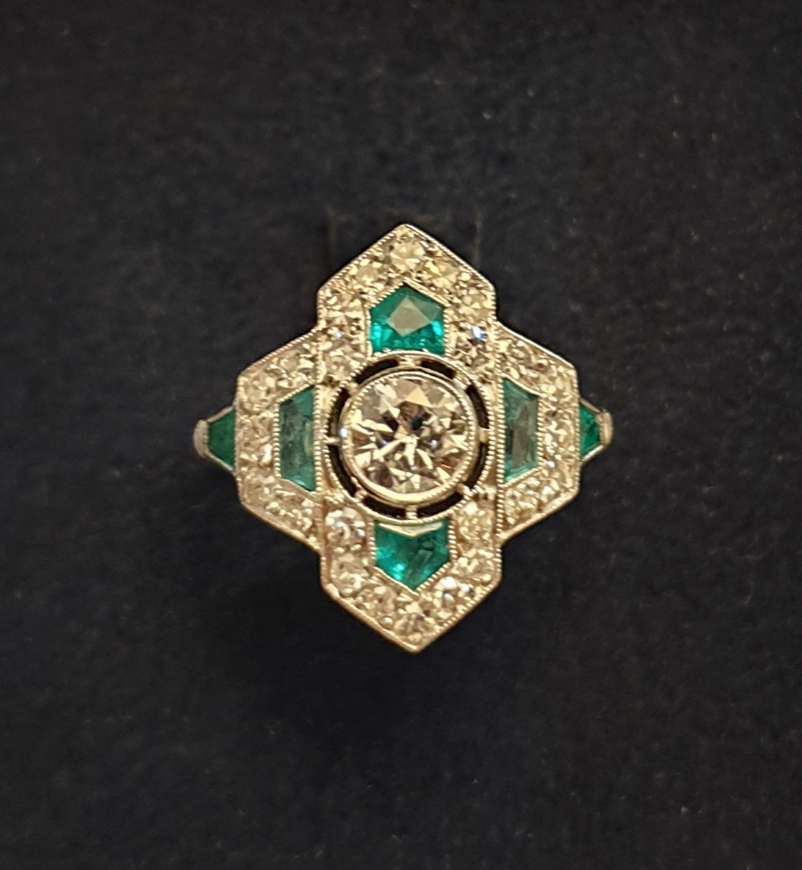 anello antico smeraldi brillanti
